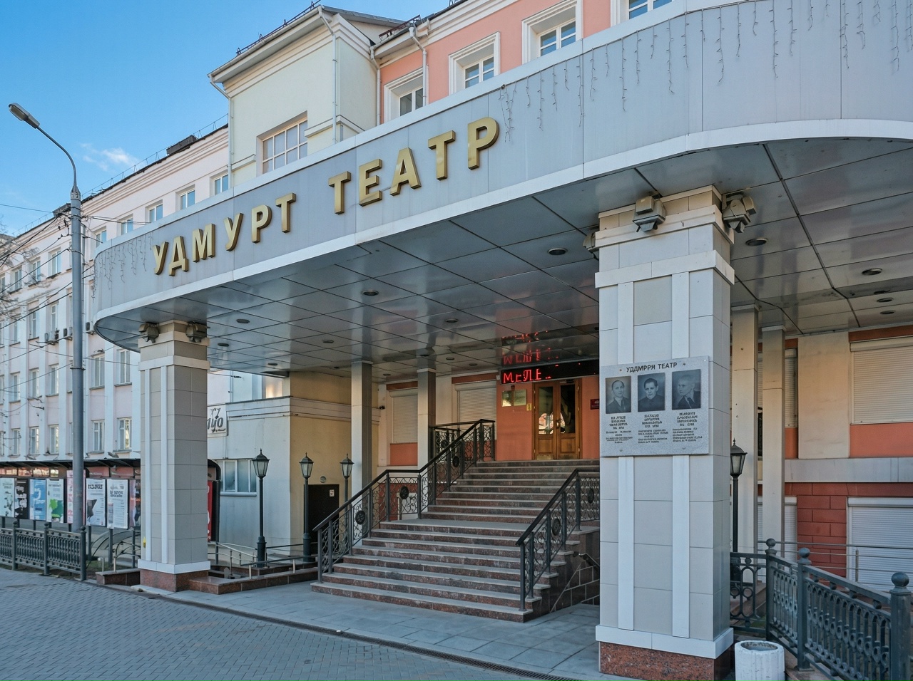 Закулисье национального театра: экскурсия в мир удмуртской сцены